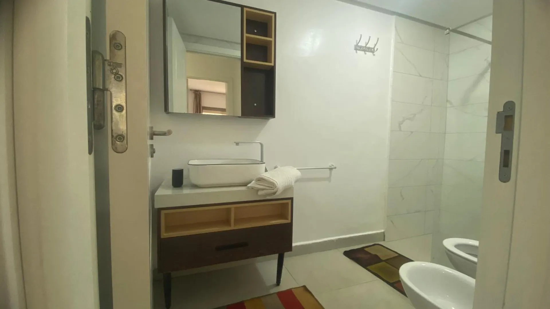 2 Chambres Neuf 5 Min De L\'Aeroport Casablanca contacts